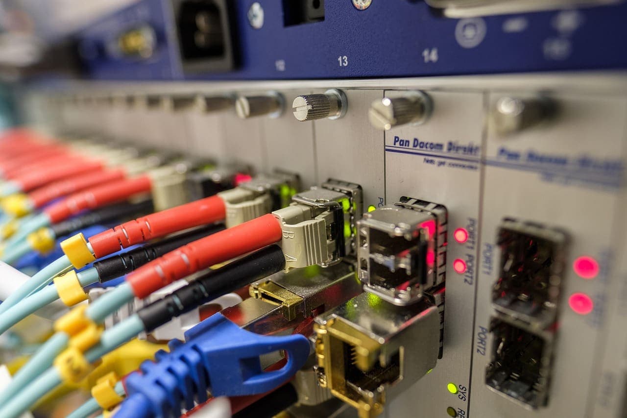 Glasfaser und Mobilfunk: Wer den Ausbau bezahlt